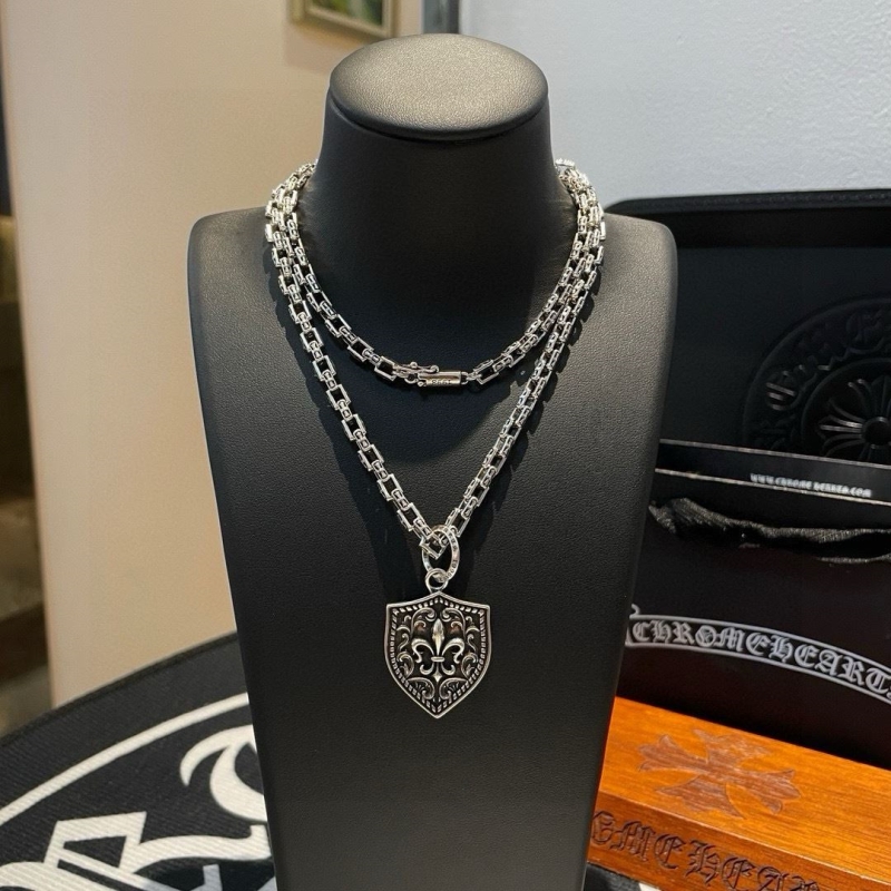 Ch*0me He**ts necklaces